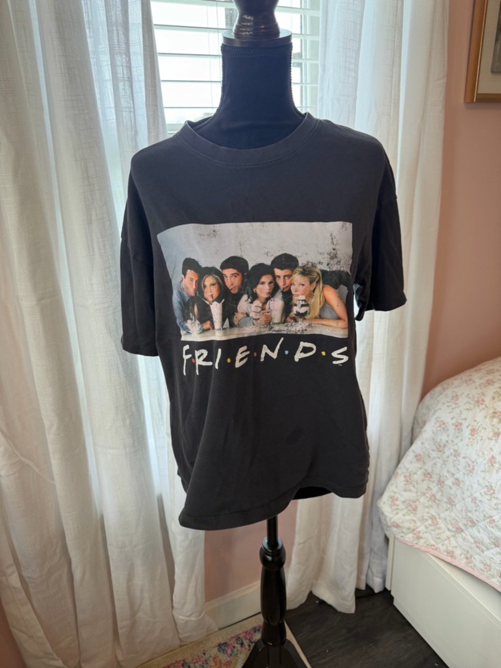 Friends TV Show Graphic T Shirt Black Vintage Style Tee Cotton Unisex Large